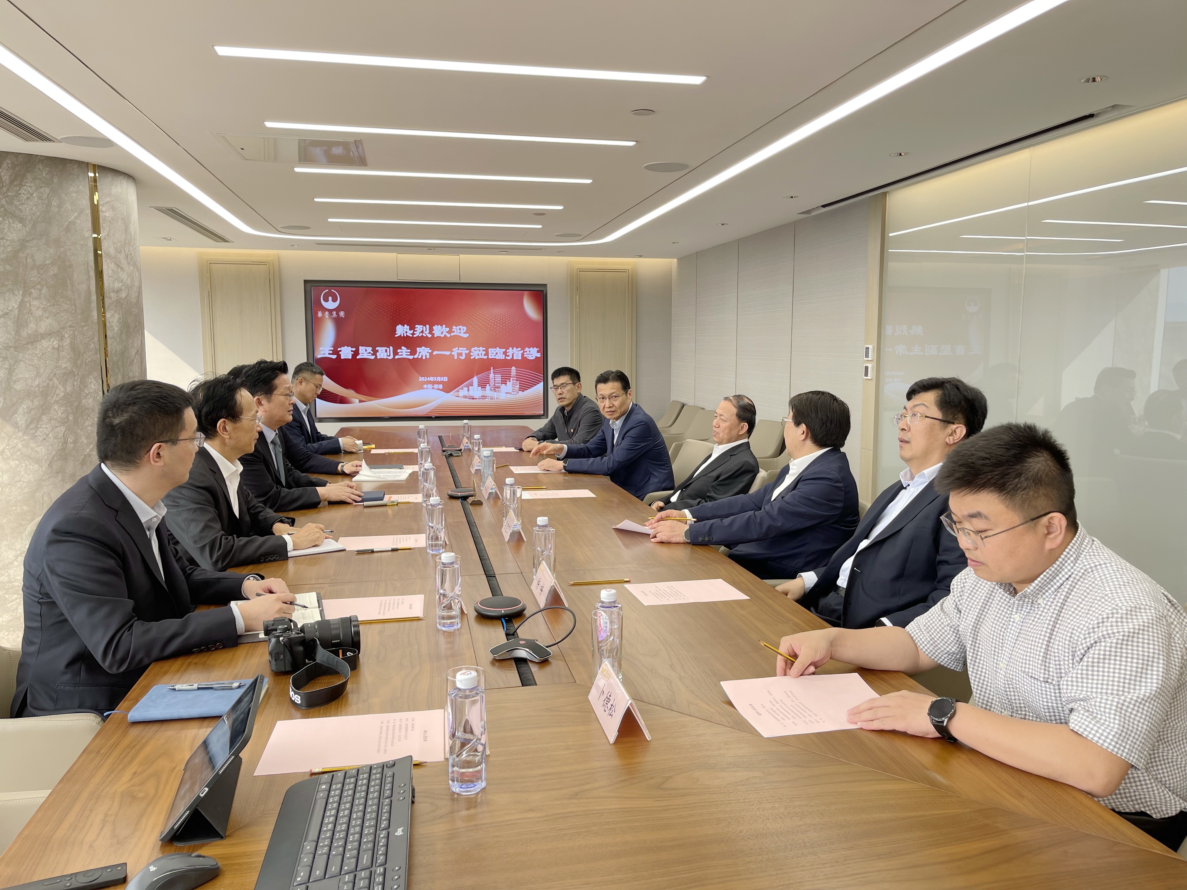 王书坚副主席到（香港）华鲁集团调研-1.jpg